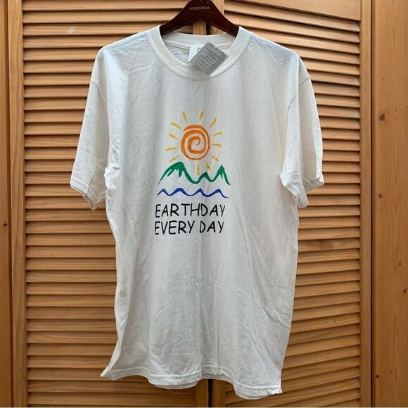 NWT Earth Day vintage T-shirt size large - Picture 1 of 6